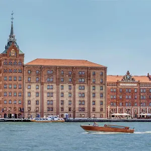 ***** Szálloda Hilton Molino Stucky Olaszország